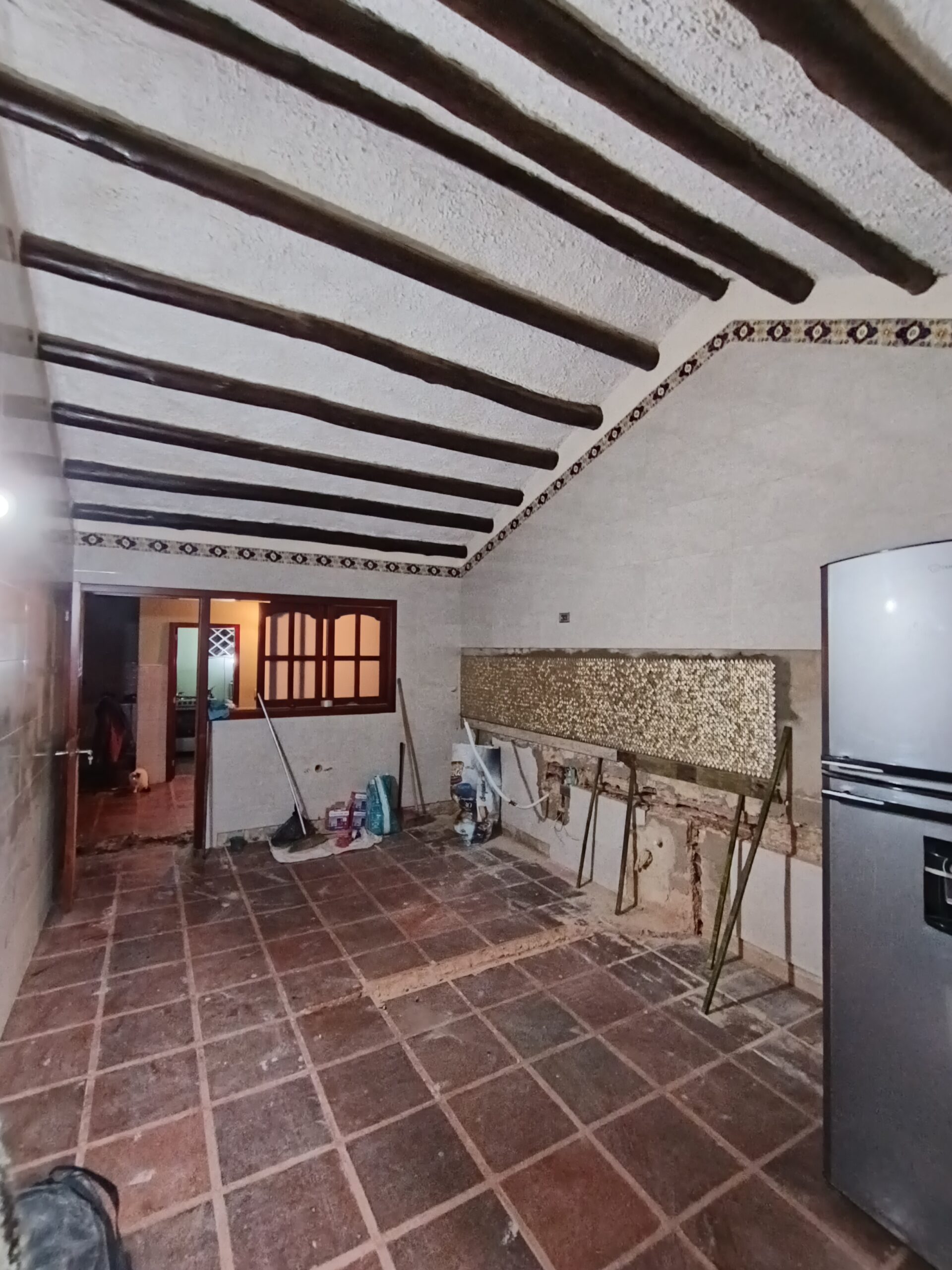 Estado inicial de la cocina Yolanda antes de la remodelación.